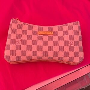 New! White Checker Damien pochette